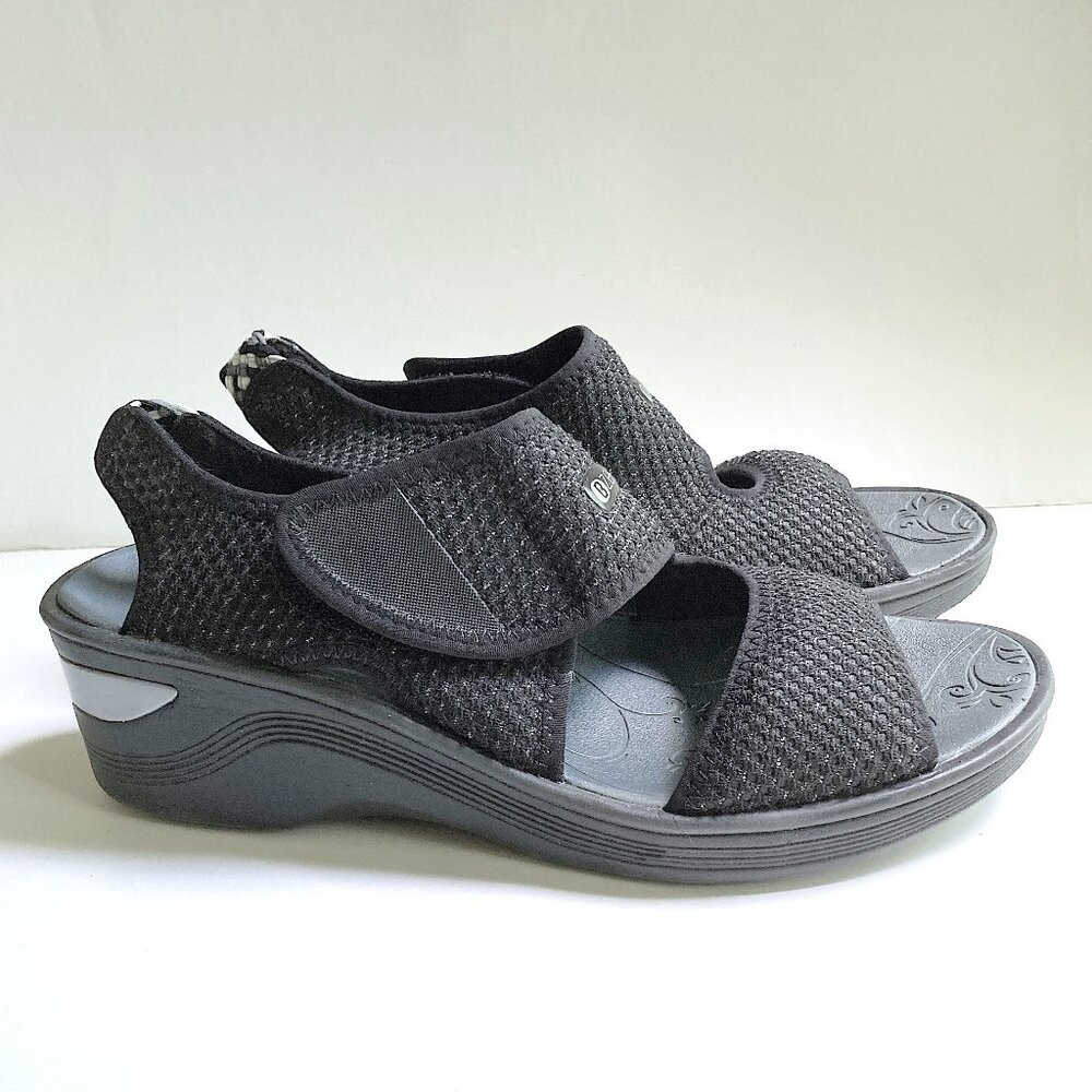 BZEES Debut Wedge Heel Sandal Women's size 8.5 Black / Silver